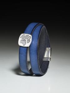 Lederarmband mit eckiger Pfötchenabdruck-Platte